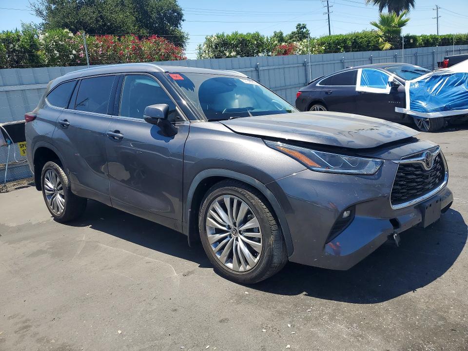2022 Toyota Highlander VIN 5TDFZRBH1NS230514 COPART salvage auction — SIDE, CA - SALVAGE CERTIFICATE, sold $14,100 on 2026-07-28 (photo 4)