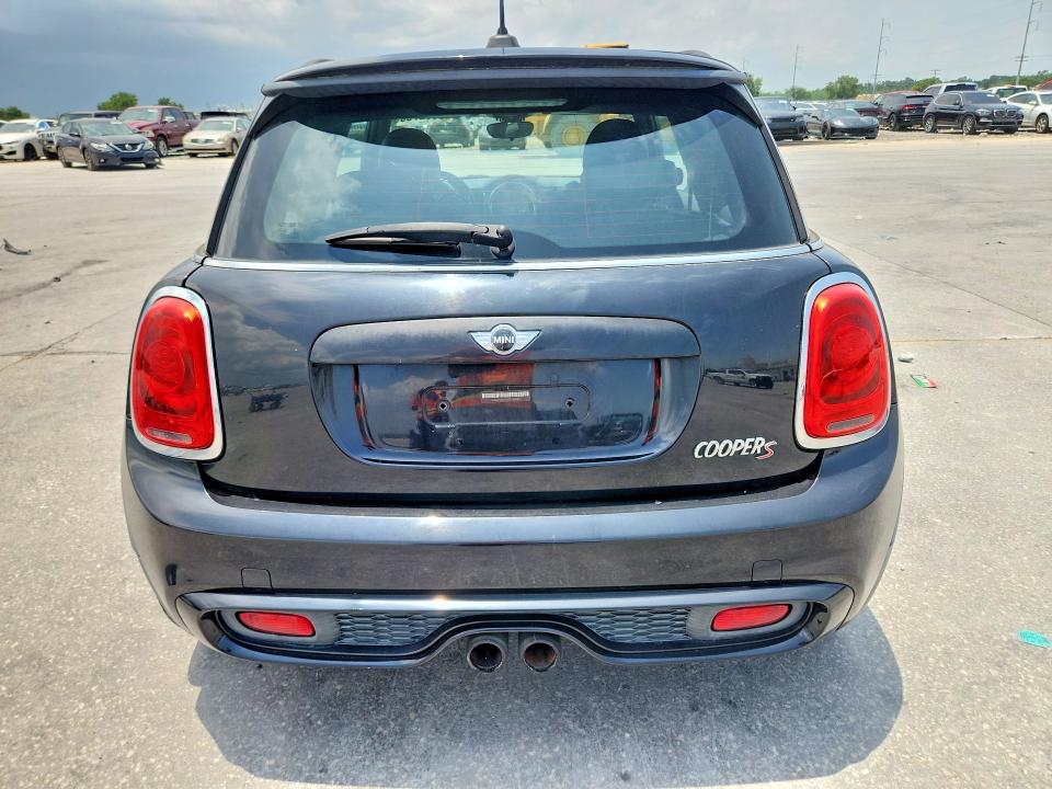 2015 Mini Cooper VIN WMWXP7C52F2A60885 COPART salvage auction — WATER/FLOOD, La - Cert Of Title-Salvage Flood, sold $550 on 2026-08-05 (photo 6)