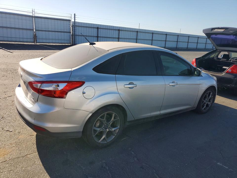 2014 Ford VIN 1FADP3F21EL266968 COPART salvage auction — DAMAGE HISTORY, Ca - Dlr/Dis/Exp Only Salvage Title, sold $650 on 2026-07-02 (photo 3)