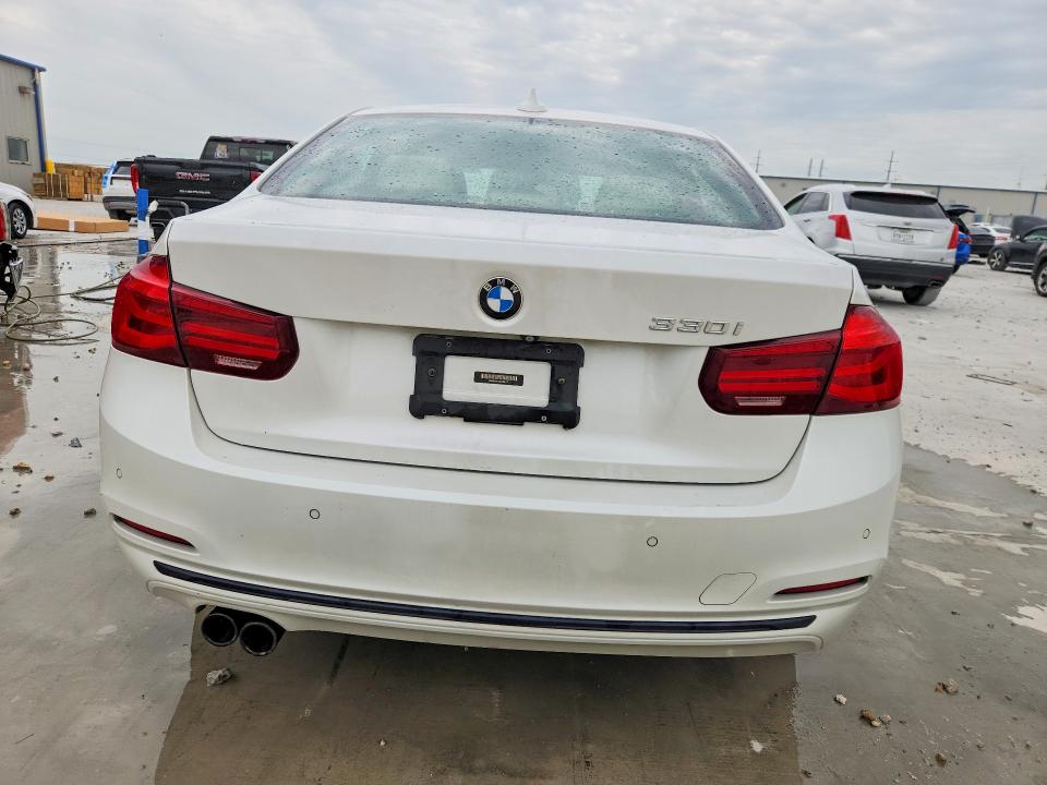 2018 BMW 3er VIN WBA8B9C56JEE81773 COPART salvage auction — WATER/FLOOD, Tx - Salvage Title-Flood Damage, sold $2,100 on 2026-07-28 (photo 6)