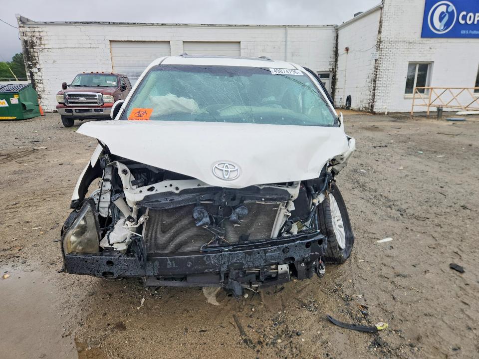 2017 Toyota Sienna VIN 5TDYZ3DC3HS885284 COPART salvage auction — FRONT END, Id - Salvage Certificate Of Title, sold $1,600 on 2026-07-28 (photo 5)