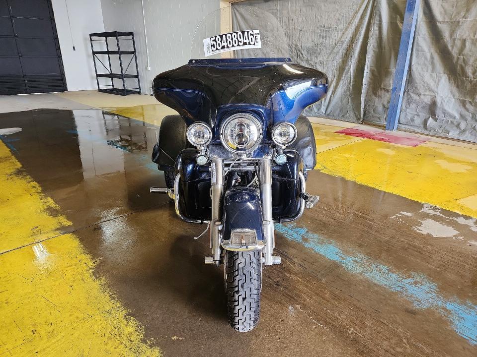 2012 Harley-davidson Flhtcutg VIN 1HD1MAM17CB855657 COPART salvage auction — MINOR DENT/SCRATCHES, Va - Certificate Of Title, sold $6,000 on 2026-07-10 (photo 2)