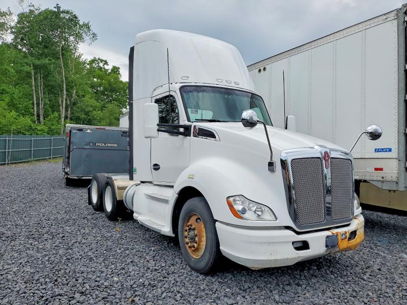 2014 Kenworth T680 VIN 1XKYD49X4EJ412863 COPART salvage auction — NORMAL WEAR, IN - CERTIFICATE OF TITLE, sold $14,000 on 2026-07-07 (photo 1)