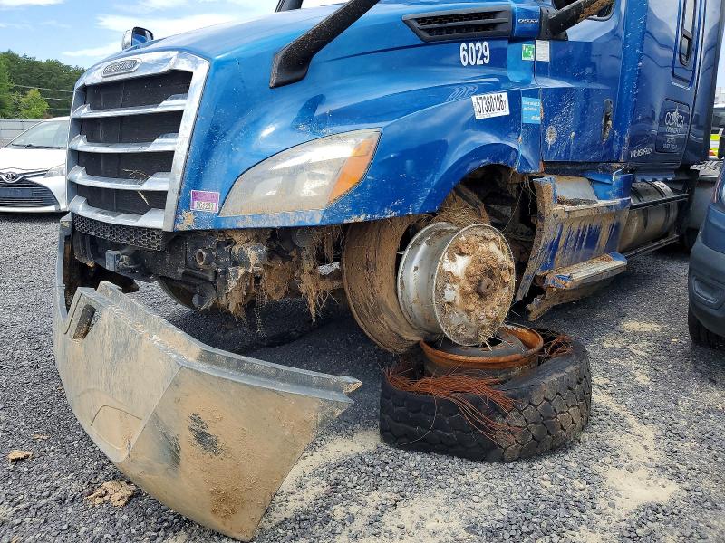 2021 Freightliner Cascadia 126 VIN 3AKJHHDR9MSMF6029 COPART salvage auction — FRONT END, VA - CERT OF TITLE - SALVAGE, sold $7,000 on 2026-07-23 (photo 9)