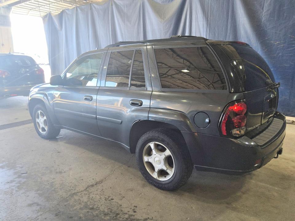2006 Chevrolet Trailblazer VIN 1GNDT13S262174085 COPART salvage auction — MINOR DENT/SCRATCHES, MI - CERTIFICATE OF TITLE, sold $725 on 2026-07-09 (photo 2)