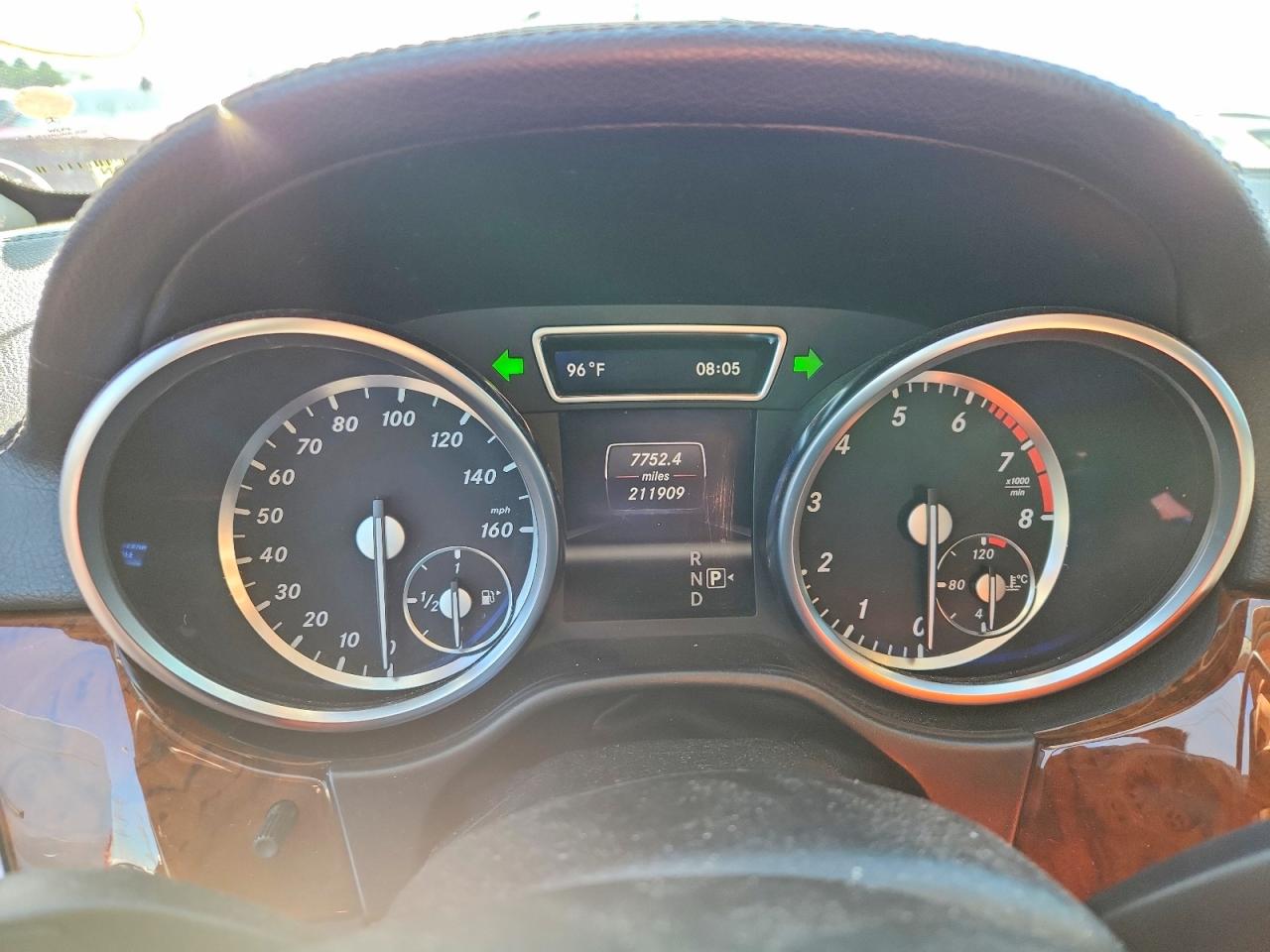 2013 Mercedes-Benz GL-Class VIN 4JGDF7CE9DA112386 COPART salvage auction — Front End, IL - CERTIFICATE OF TITLE (P), sold $2,300 on 2026-07-08 (photo 9)
