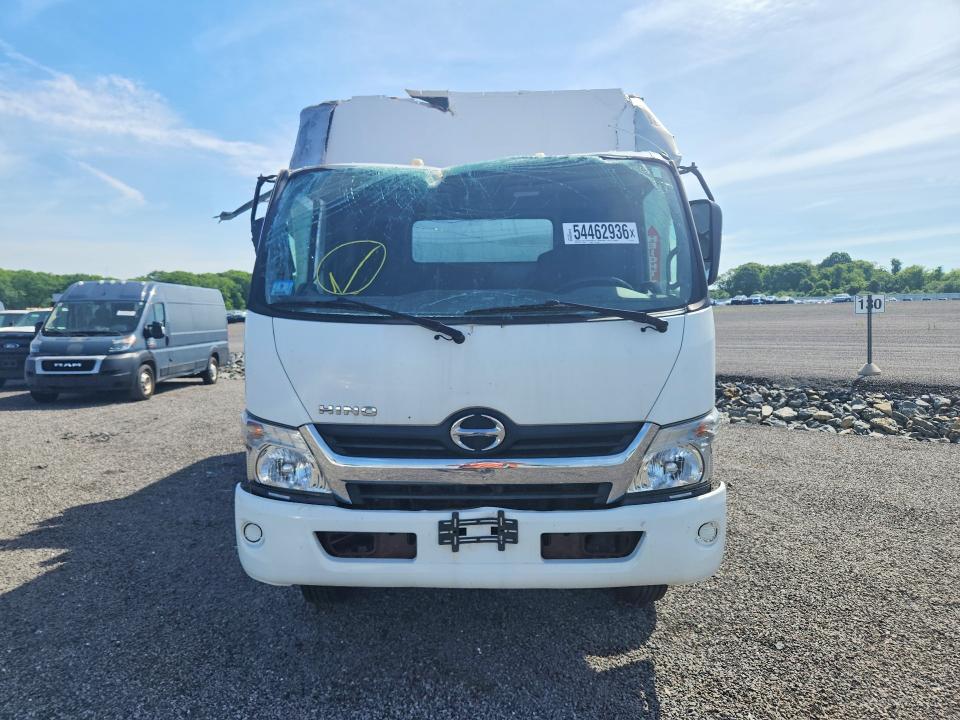 2019 Hino 155 VIN JHHYDM1H7KK007812 COPART salvage auction — ROOF, MA - CERT OF TITLE-SALVAGE, sold $300 on 2026-07-29 (photo 5)