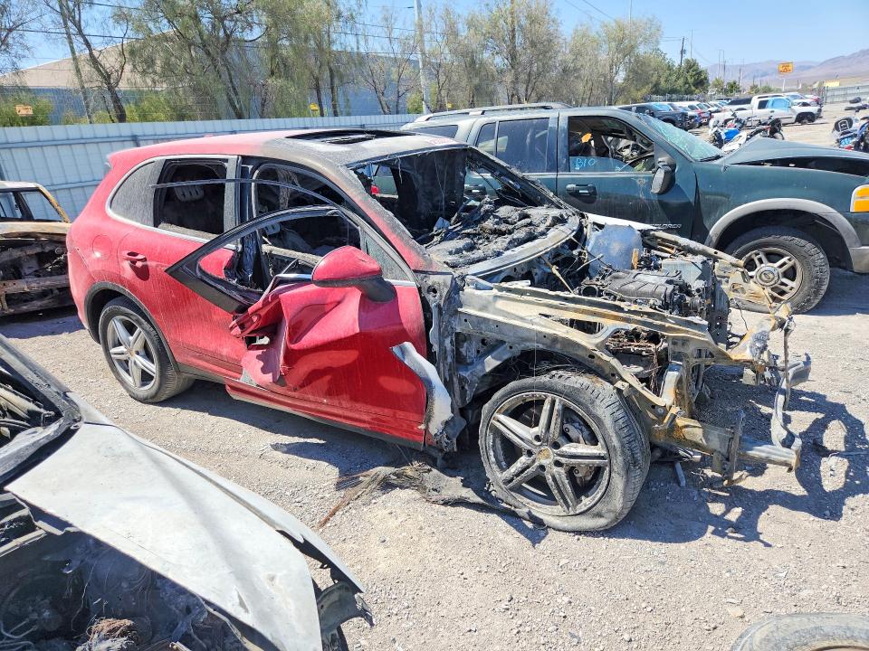 2014 Porsche Cayenne VIN WP1AE2A26ELA50830 COPART salvage auction — Burn Interior, NV - NON-REPAIRABLE VEHICLE CERT, sold $200 on 2026-08-11 (photo 4)