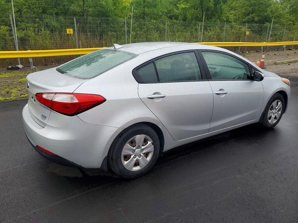 2015 Kia Forte VIN KNAFX4A62F5340498 COPART salvage auction — MINOR DENT/SCRATCHES, Mi - Certificate Of Title, sold $1,650 on 2026-07-02 (photo 3)