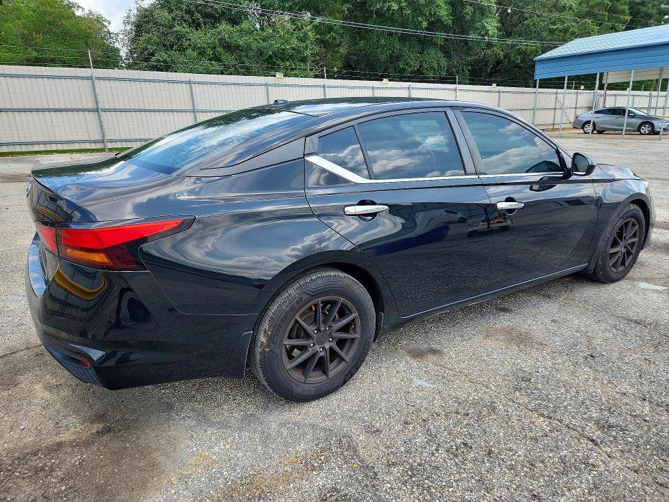 2019 Nissan Altima VIN 1N4BL4BV4KC115160 COPART salvage auction — MINOR DENT/SCRATCHES, FL - CERTIFICATE OF TITLE, sold $4,350 on 2026-07-28 (photo 3)