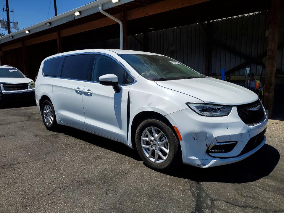 2023 Chrysler Pacifica VIN 2C4RC1BG2PR530596 COPART salvage auction — FRONT END, Co - Public - Salvage Title, sold $9,200 on 2026-07-09 (photo 4)