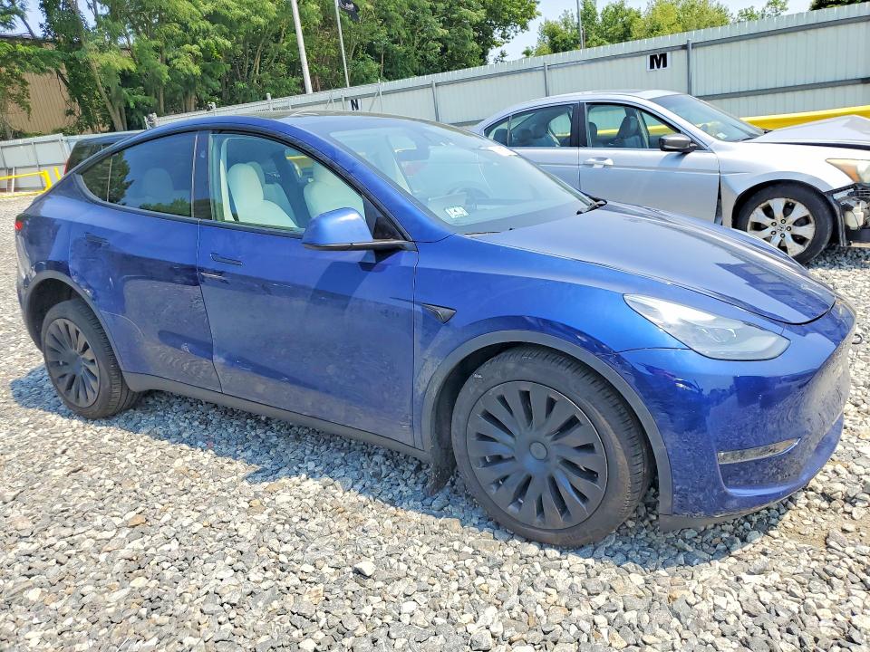 2024 Tesla Model y VIN 7SAYGDEE8RA233827 COPART salvage auction — SIDE, Ma - Cert Of Title-Salvage, sold $10,600 on 2026-07-08 (photo 4)