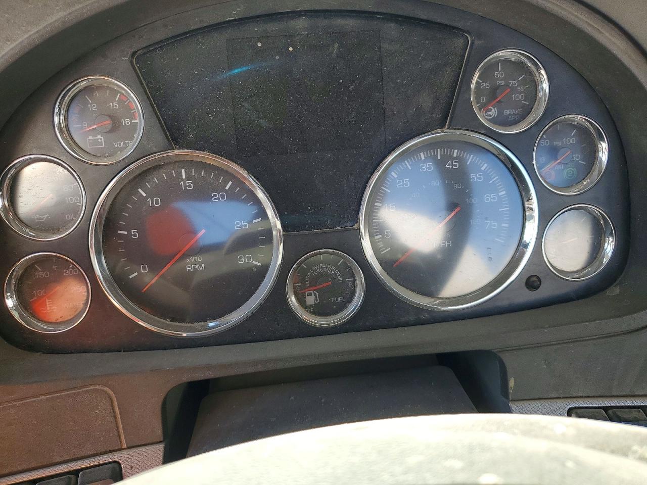 2018 Kenworth T880 VIN 1NKZXPEX4JJ223363 COPART salvage auction — Rollover, IA - CERT OF TITLE-SALVAGE TITLE, sold $17,800 on 2026-07-09 (photo 8)