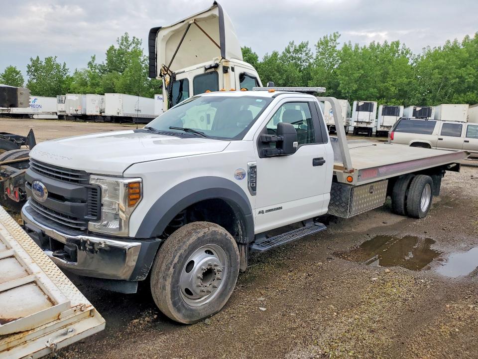 2019 Ford F-550 super duty VIN 1FDUF5GT2KEG28950 COPART salvage auction — NORMAL WEAR, Il - Certificate Of Title, sold $21,000 on 2026-07-07 (photo 1)