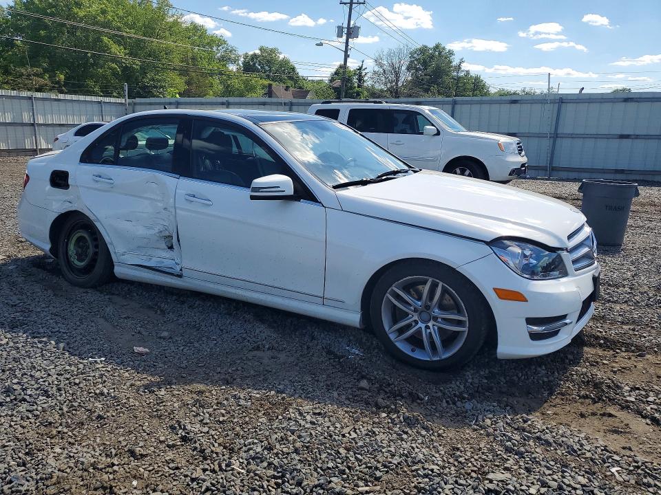 2013 Mercedes-benz C-klasse VIN WDDGF8ABXDR241535 COPART salvage auction — SIDE, Nj - Cert Of Title-Salvage, sold $925 on 2026-07-31 (photo 4)