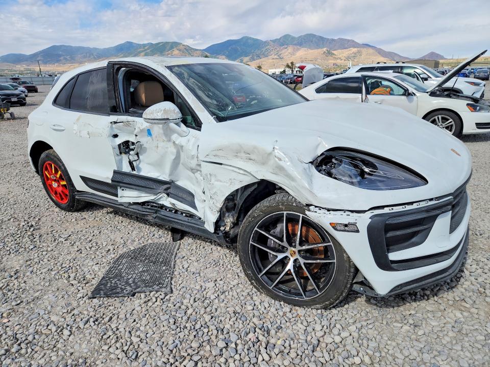 2023 Porsche Macan VIN WP1AA2A50PLB00727 COPART salvage auction — SIDE, TX - SALVAGE VEHICLE TITLE, sold $8,100 on 2026-07-10 (photo 4)