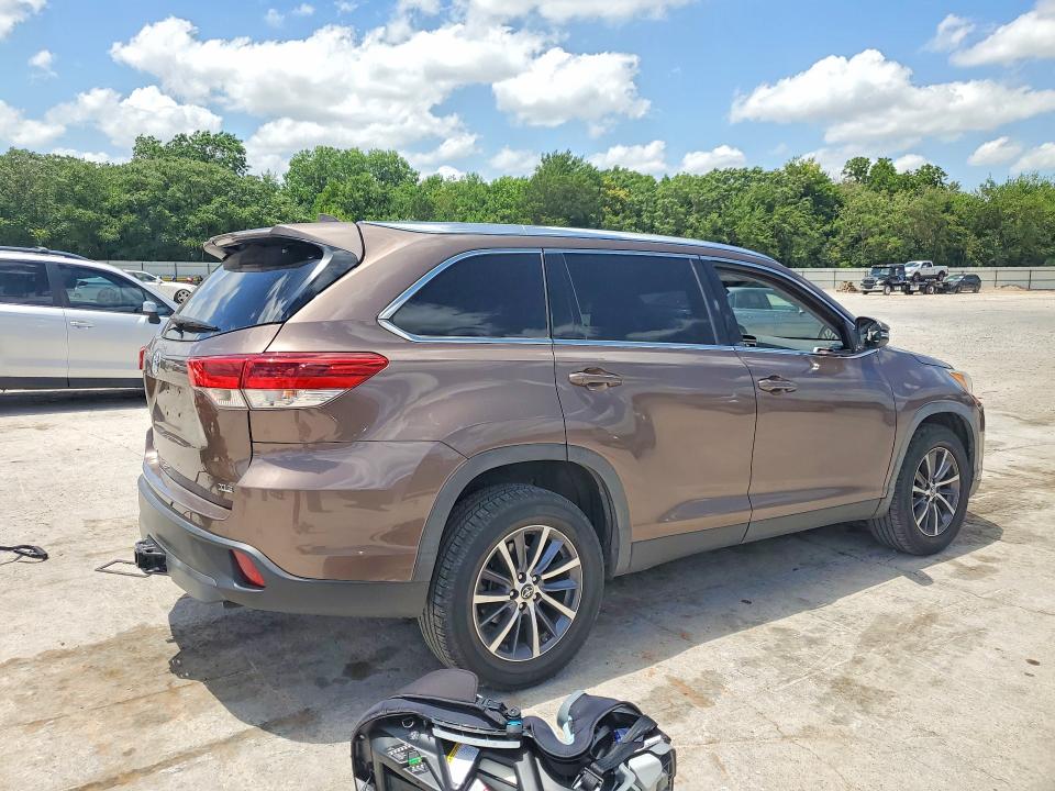 2019 Toyota Highlander VIN 5TDKZRFH3KS345426 COPART salvage auction — SIDE, OK - CERT OF TITLE-SALVAGE, sold $125 on 2026-07-21 (photo 3)