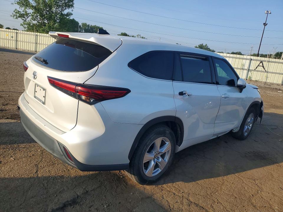 2022 Toyota Highlander VIN 5TDCZRAH6NS123611 COPART salvage auction — SIDE, Mi - Dealer Only Clean Title, sold $14,800 on 2026-07-24 (photo 3)