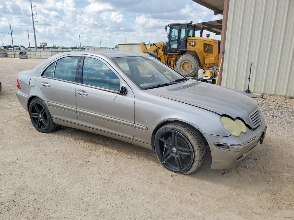 2004 Mercedes-benz C-klasse VIN WDBRF61J54A621460 COPART salvage auction — FRONT END, Tx - Salvage Vehicle Title, sold $300 on 2026-07-22 (photo 4)