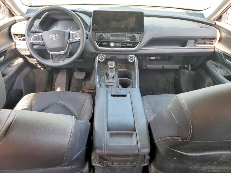 2024 Toyota Highlander VIN 5TDAAAB50RS025071 COPART salvage auction — VANDALISM, ON - PERMIT NO BRAND - UNFIT, sold $12,200 on 2026-07-09 (photo 8)