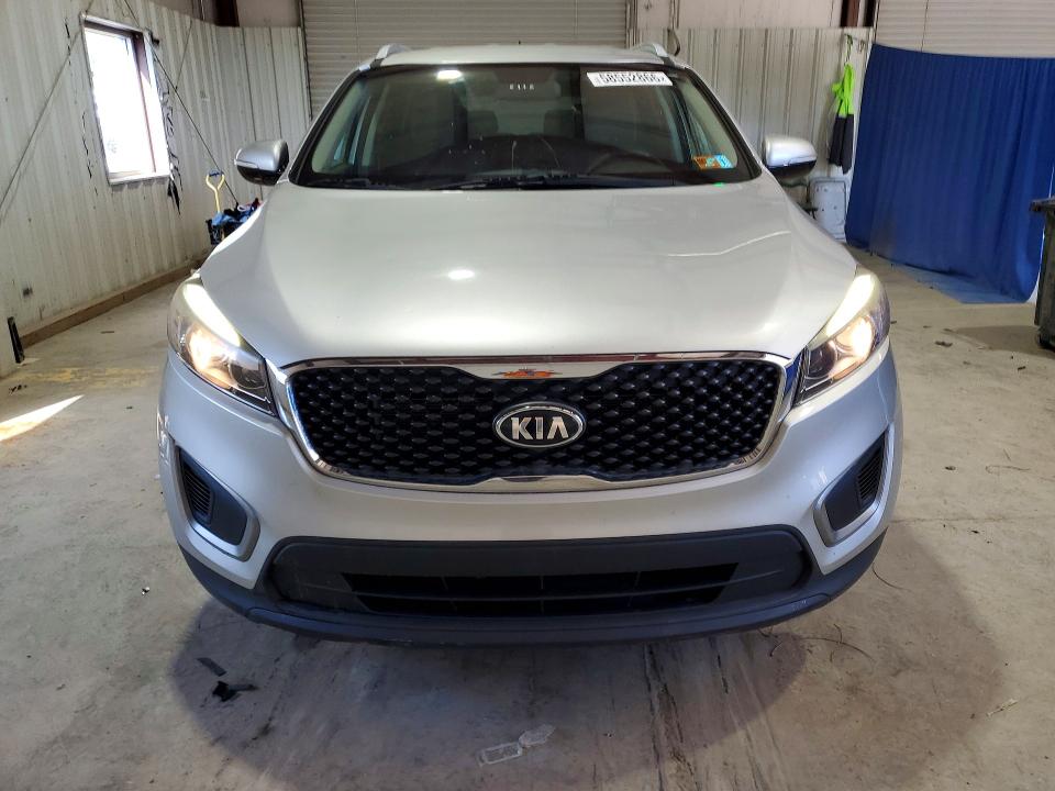 2016 Kia Sorento VIN 5XYPGDA55GG109022 COPART salvage auction — MINOR DENT/SCRATCHES, Wv - Certificate Of Title, sold $3,000 on 2026-07-16 (photo 5)