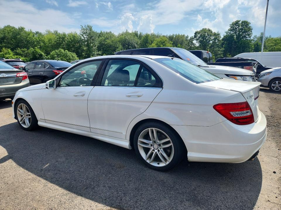 2014 Mercedes-benz C-klasse VIN WDDGF8AB5EA932245 COPART salvage auction — MINOR DENT/SCRATCHES, Ct -   (P), sold $2,850 on 2026-07-13 (photo 2)