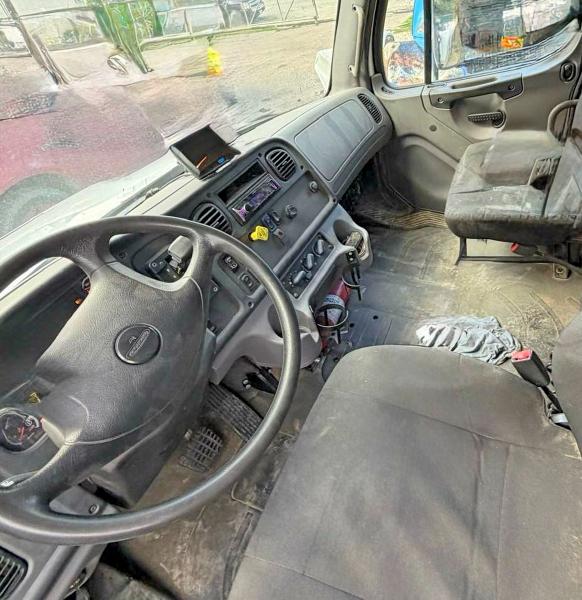 2014 Freightliner M2 VIN 1FVACWDT7HHHV2253 COPART salvage auction — MINOR DENT/SCRATCHES, TX - SALVAGE VEHICLE TITLE (P), sold $6,000 on 2026-07-09 (photo 9)