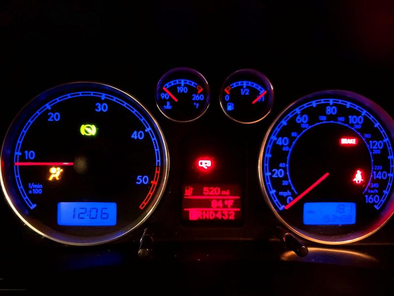 2005 Volkswagen Passat VIN WVWAE63B75E027275 COPART salvage auction — FRONT END, MN - CERT OF TITLE-PRIOR SALVAGE, sold $1,300 on 2026-08-10 (photo 9)