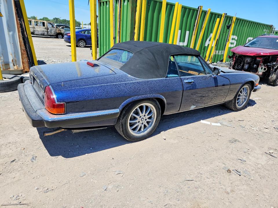 1988 Jaguar Xjs VIN SAJNV5847JC143475 COPART salvage auction — MINOR DENT/SCRATCHES, Nj - Certificate Of Title, sold $2,250 on 2026-07-28 (photo 3)