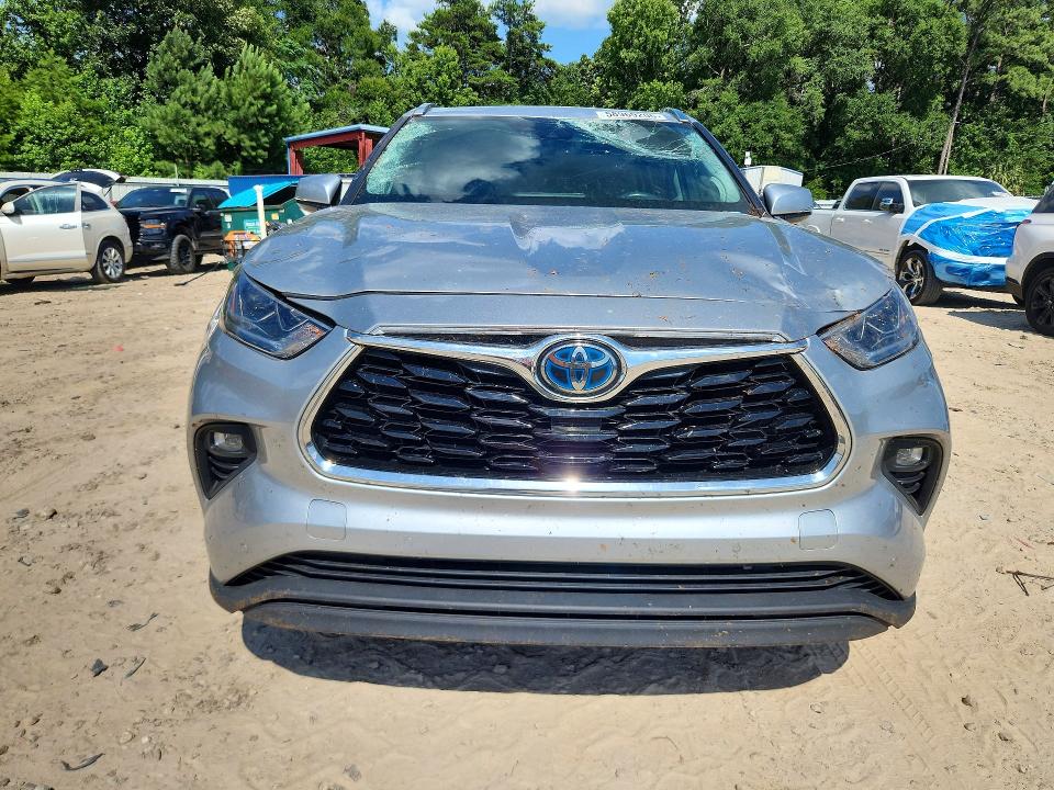 2021 Toyota Highlander VIN 5TDXBRCH0MS523021 COPART salvage auction — ROOF, Fl - Cert Of Title Slvg Rebuildable, sold $22,400 on 2026-08-14 (photo 5)