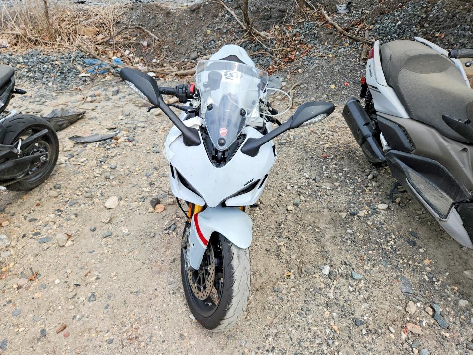 2024 Ducati Supersport VIN ZDMVABDS6RB006370 COPART salvage auction — FRONT END, DC - CERTIFICATE OF TITLE, sold $6,800 on 2026-07-09 (photo 2)