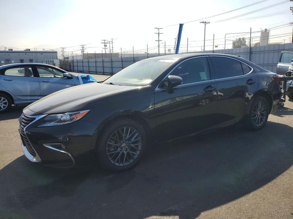 2018 Lexus VIN JTHBK1GG9J2261918 — COPART salvage auction photo