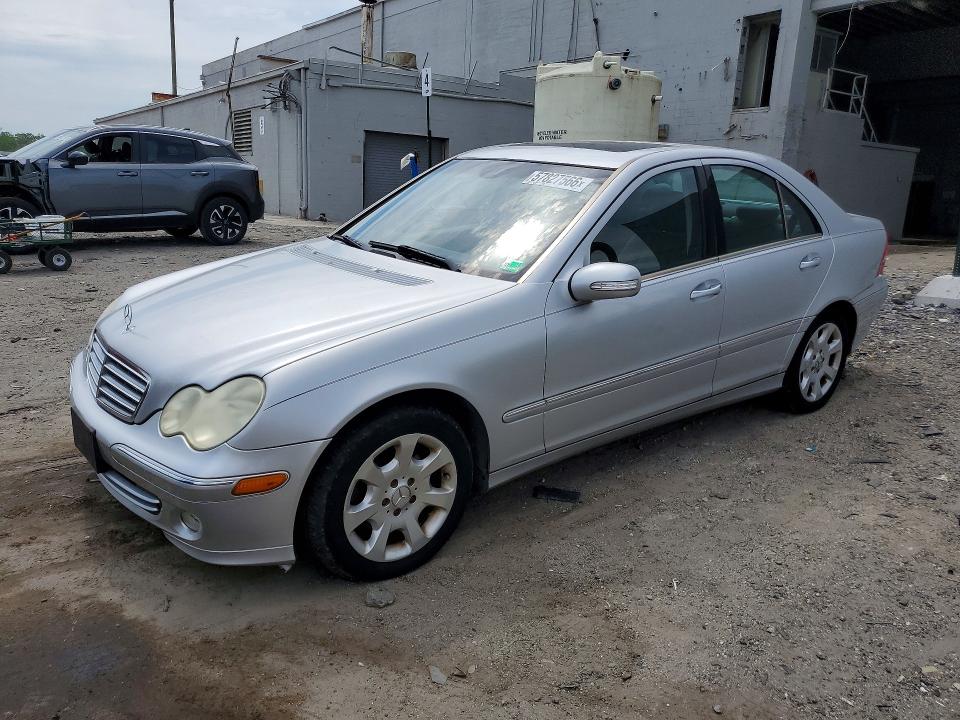 2005 Mercedes-benz C-klasse VIN WDBRF81J05F598377 COPART salvage auction — SIDE, VA - CERT OF TITLE - SALVAGE, sold $525 on 2026-07-08 (photo 1)