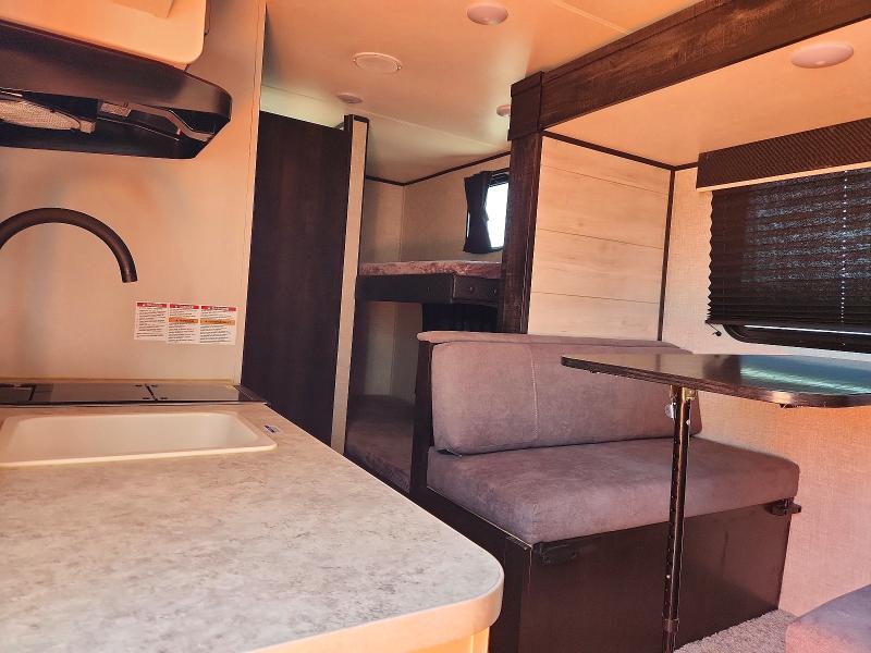 2022 Jayco Jay flight VIN 1UJBJ0AJ0N17B1188 COPART salvage auction — HAIL, MO - SALVAGE CERTIFICATE OF TITLE, sold $6,400 on 2026-07-30 (photo 6)