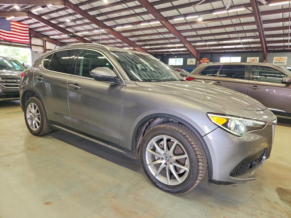 2018 Alfa romeo VIN ZASFAKBN8J7B67301 COPART salvage auction — MINOR DENT/SCRATCHES, Fl - Certificate Of Title, sold $7,000 on 2026-07-09 (photo 4)