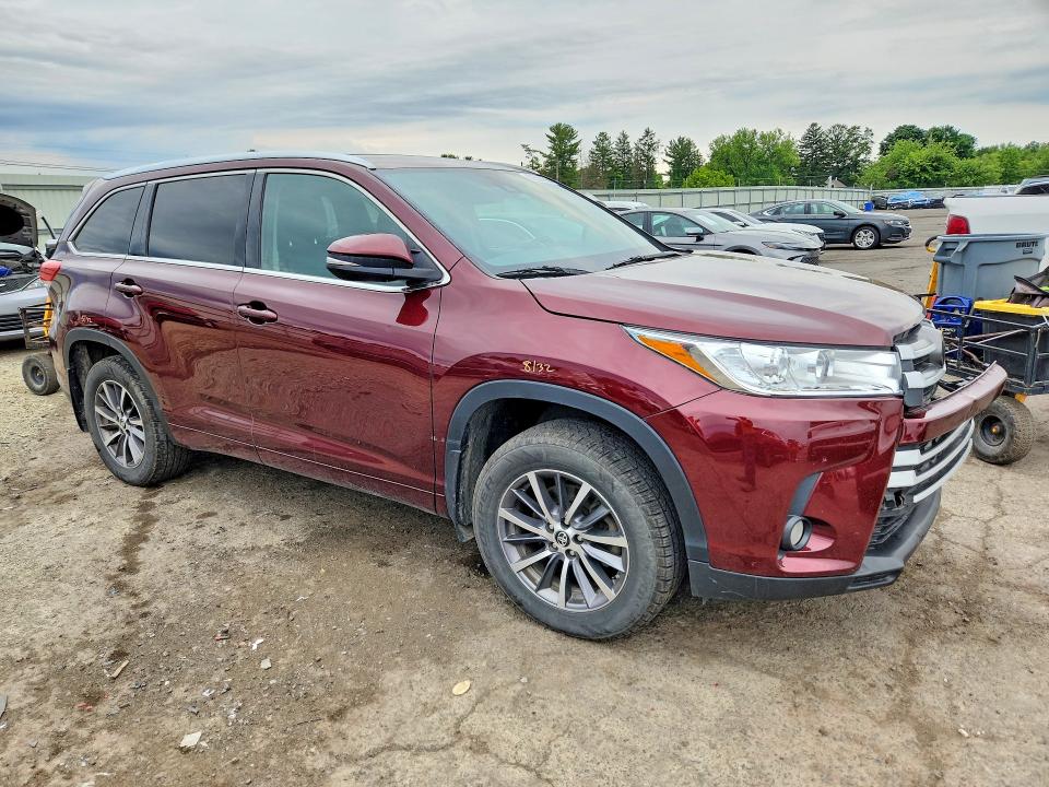 2018 Toyota VIN 5TDJZRFH6JS888120 COPART salvage auction — FRONT END, Pa - Certificate Of Salvage, sold $9,300 on 2026-07-17 (photo 4)