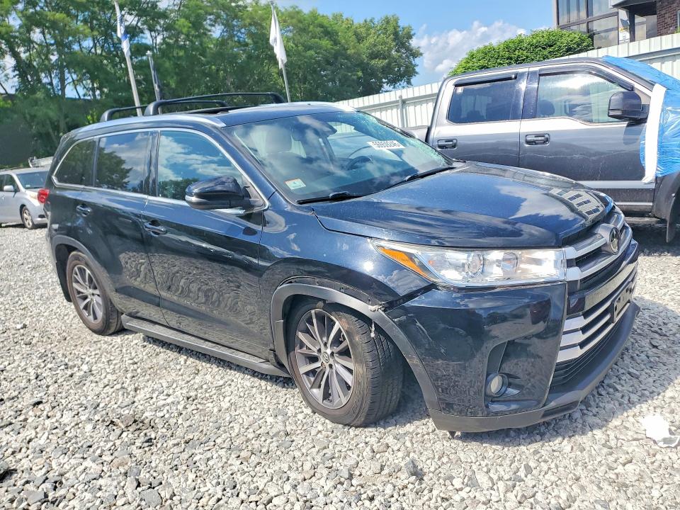 2018 Toyota Highlander VIN 5TDJZRFH6JS548501 COPART salvage auction — ROLLOVER, Ma - Cert Of Title-Salvage, sold $9,100 on 2026-07-02 (photo 4)