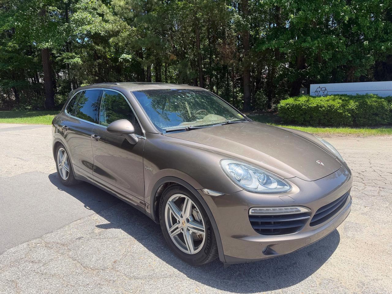 2012 Porsche Cayenne VIN WP1AE2A27CLA91108 COPART salvage auction — Minor Dent/Scratches, ME - DEALER ONLY CLEAN TITLE (P), sold $1,050 on 2026-07-02 (photo 1)