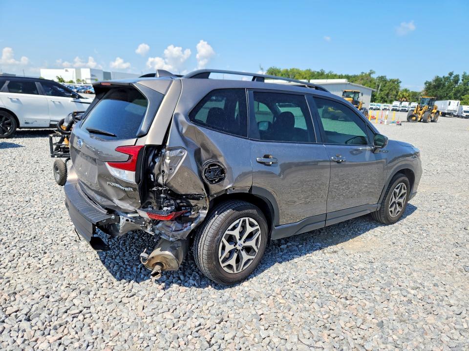 2021 Subaru Forester VIN JF2SKAJC3MH514175 COPART salvage auction — REAR END, Fl - Cert Of Title Slvg Rebuildable, sold $4,400 on 2026-07-27 (photo 3)