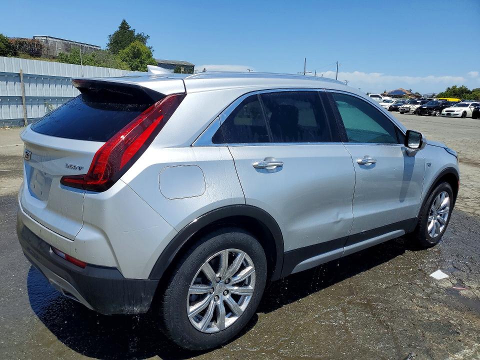 2022 Cadillac Xt4 VIN 1GYFZCR48NF135622 COPART salvage auction — MINOR DENT/SCRATCHES, CA - CERTIFICATE OF TITLE, sold $13,000 on 2026-07-14 (photo 3)