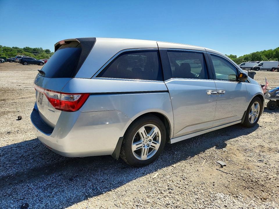 2013 Honda VIN 5FNRL5H99DB017286 COPART salvage auction — MINOR DENT/SCRATCHES, Ca - Certificate Of Title, sold $6,000 on 2026-08-04 (photo 3)