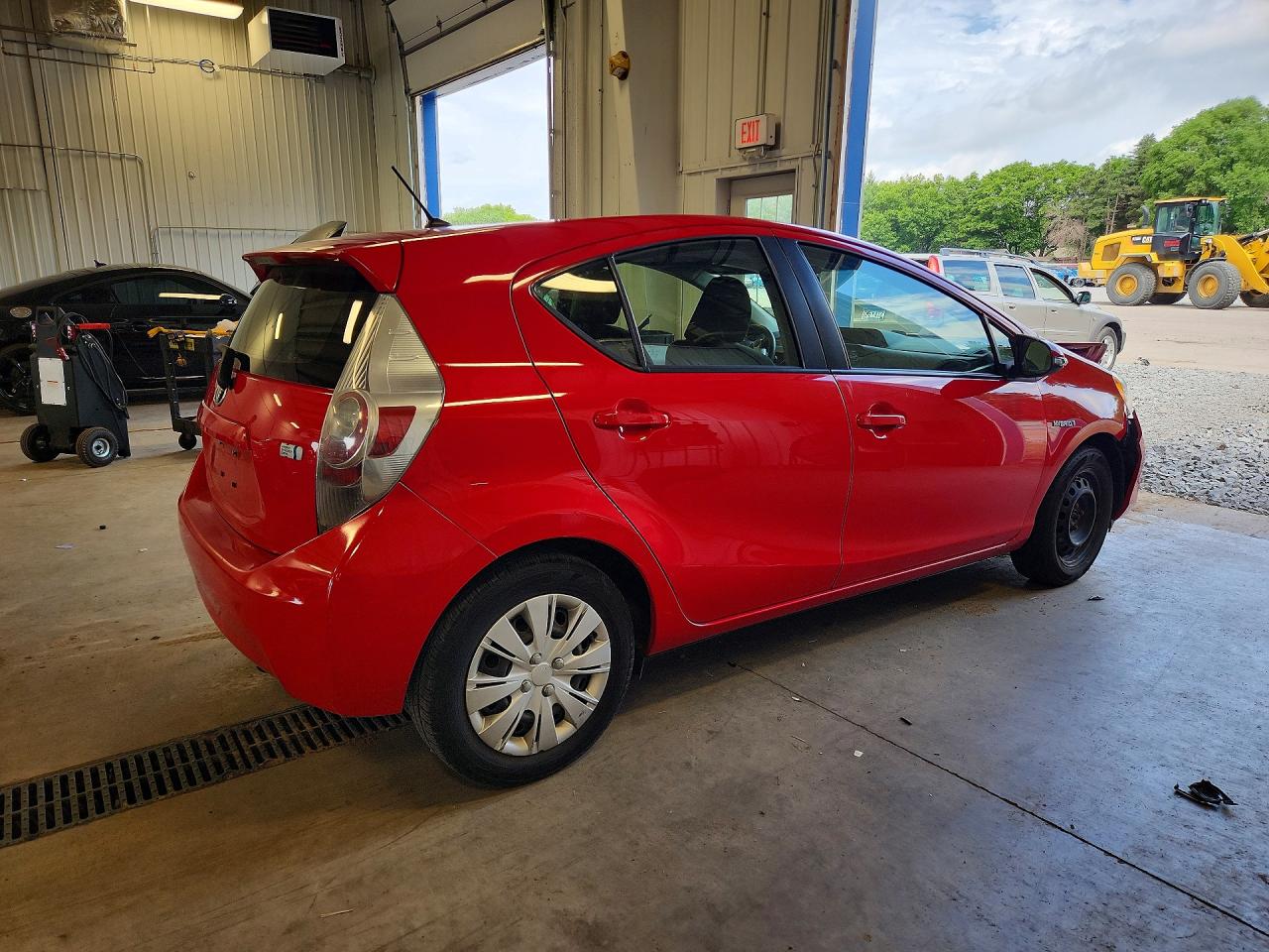 2014 Toyota Prius C VIN JTDKDTB33E1560327 COPART salvage auction — Front End, MN - CERT OF TITLE-PRIOR SALVAGE, sold $1,200 on 2026-07-09 (photo 3)