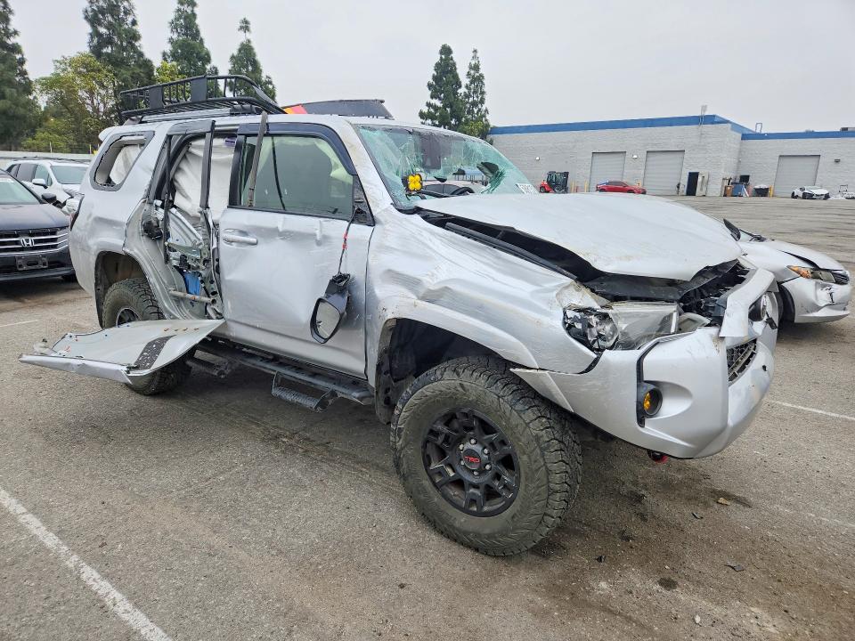 2020 Toyota VIN JTEZU5JR2L5217204 COPART salvage auction — ROLLOVER, CA - SALVAGE CERTIFICATE, sold $5,900 on 2026-07-30 (photo 4)