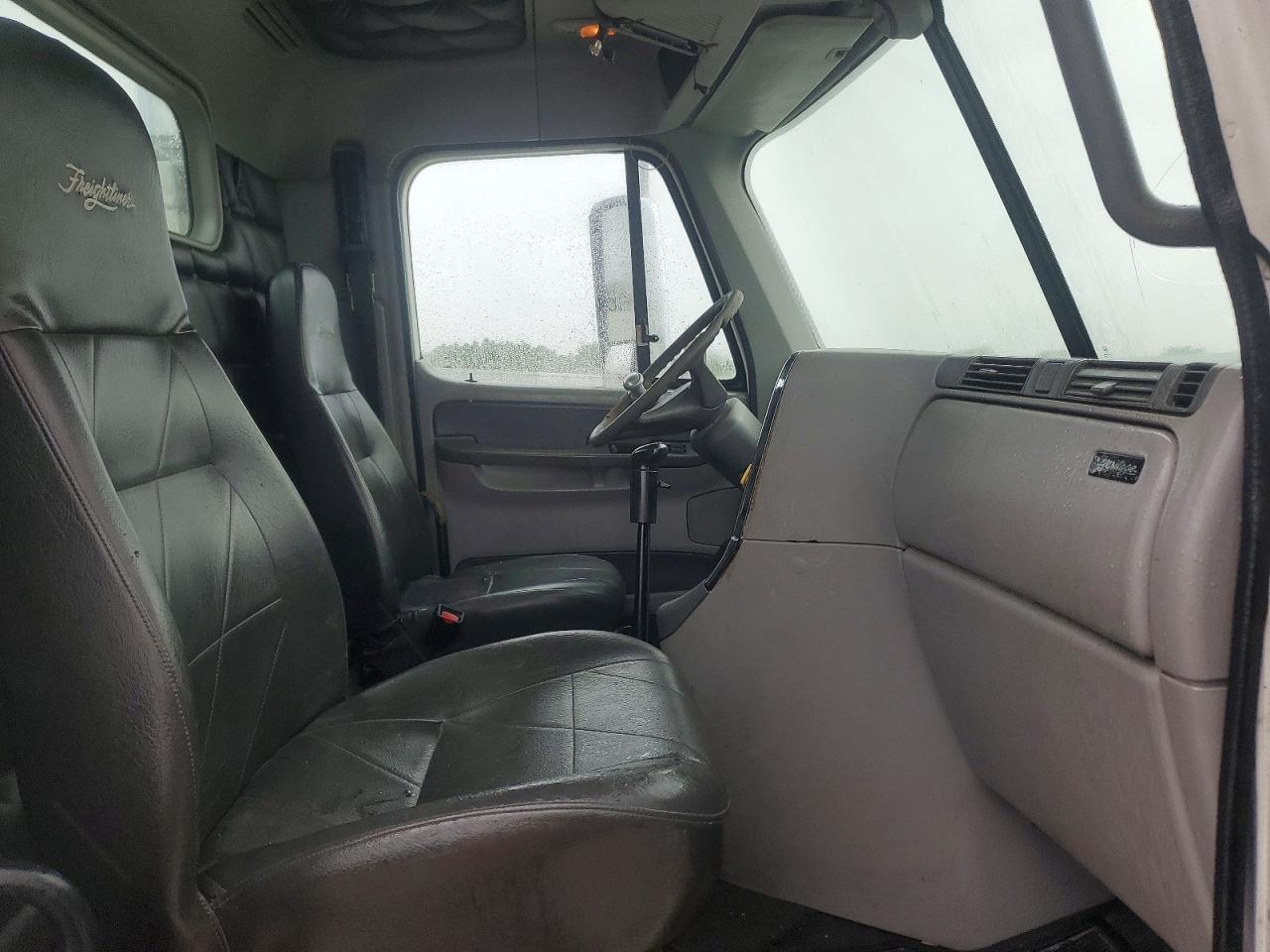 2007 Freightliner Columbia VIN 1FUJF0DE37LX84040 COPART salvage auction — Burn, KY - CERT OF TITLE-SALVAGE, sold $4,450 on 2026-09-15 (photo 5)