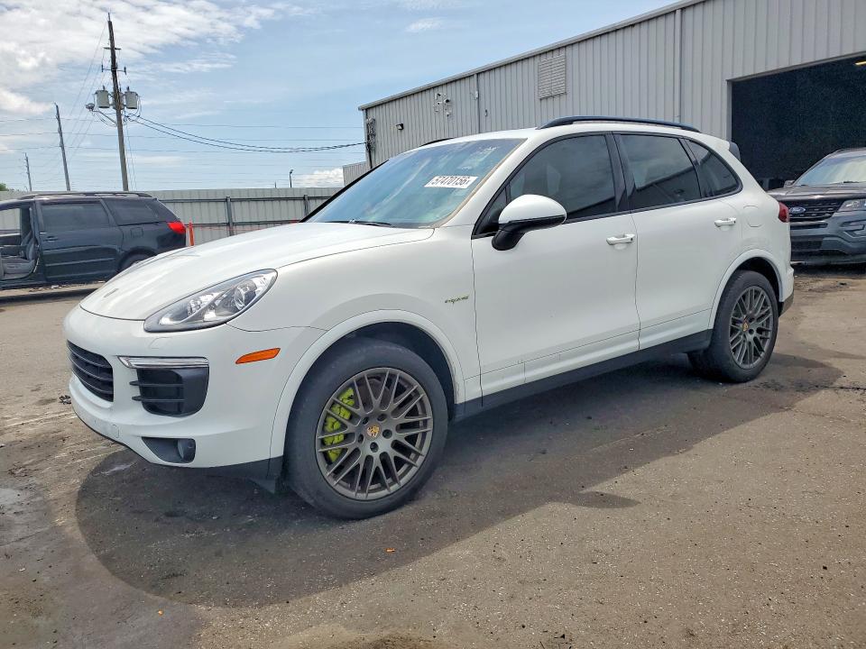 2017 Porsche Cayenne VIN WP1AE2A22HLA74286 — COPART salvage auction photo