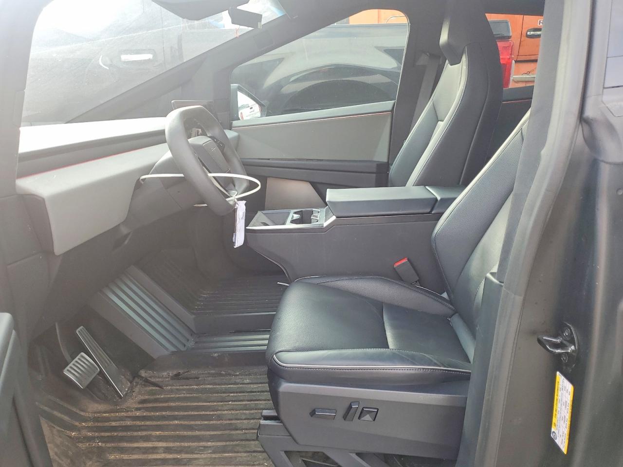 2024 Tesla Cybertruck VIN 7G2CEHED5RA024179 COPART salvage auction — Front End, MI - CERTIFICATE OF TITLE, sold $35,750 on 2026-08-18 (photo 7)