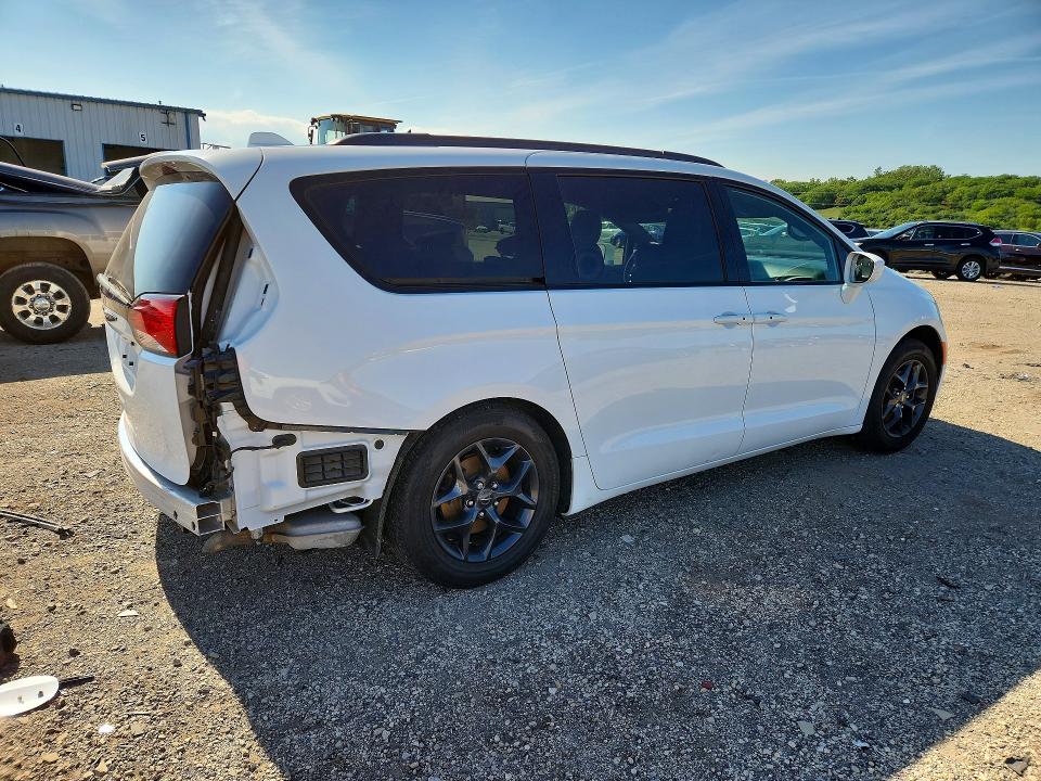 2019 Chrysler VIN 2C4RC1EG3KR527386 COPART salvage auction — REAR END, Il - Salvage Certificate, sold $375 on 2026-07-29 (photo 3)