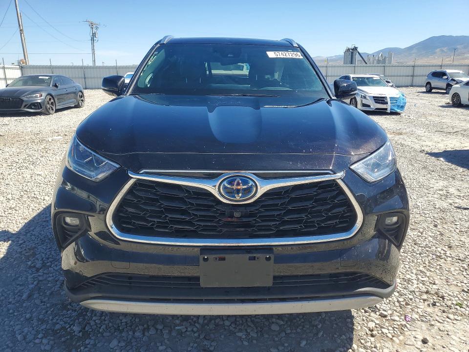 2021 Toyota VIN 5TDEBRCH3MS036886 COPART salvage auction — SIDE, Mt - Salvage Certificate Of A Vehic, sold $23,100 on 2026-08-14 (photo 5)