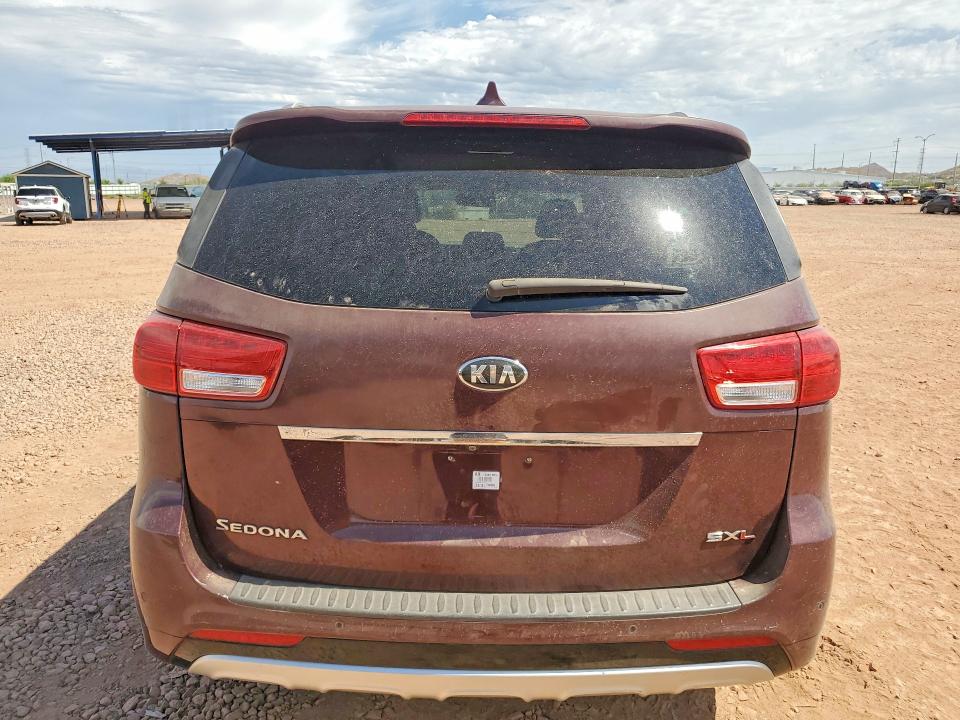2018 Kia SEDONA VIN KNDME5C18J6373905 COPART salvage auction — MINOR DENT/SCRATCHES, Az - Certificate Of Title, sold $1,400 on 2026-07-21 (photo 6)