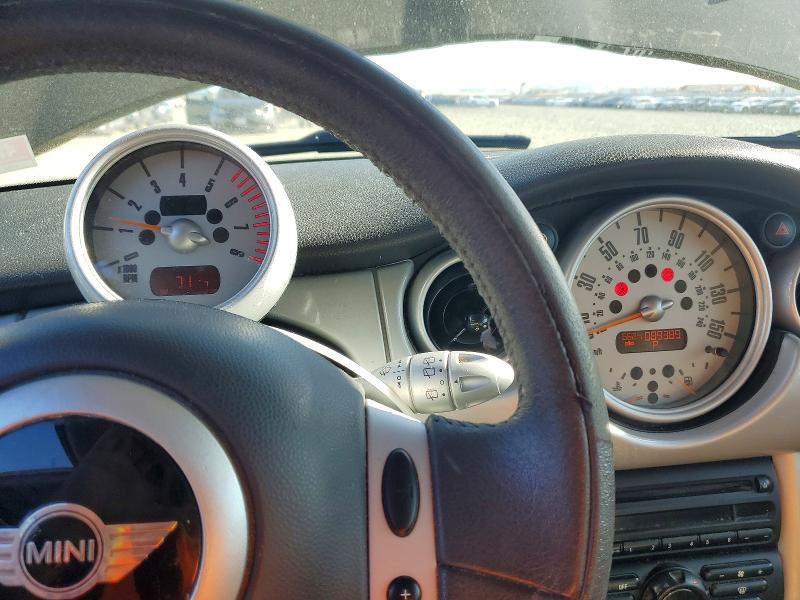 2003 Mini Cooper VIN WMWRC33443TE15792 COPART salvage auction — MINOR DENT/SCRATCHES, CA - DIS/DLR/EXP ONLY CLEAN TITLE, sold $500 on 2026-07-02 (photo 9)